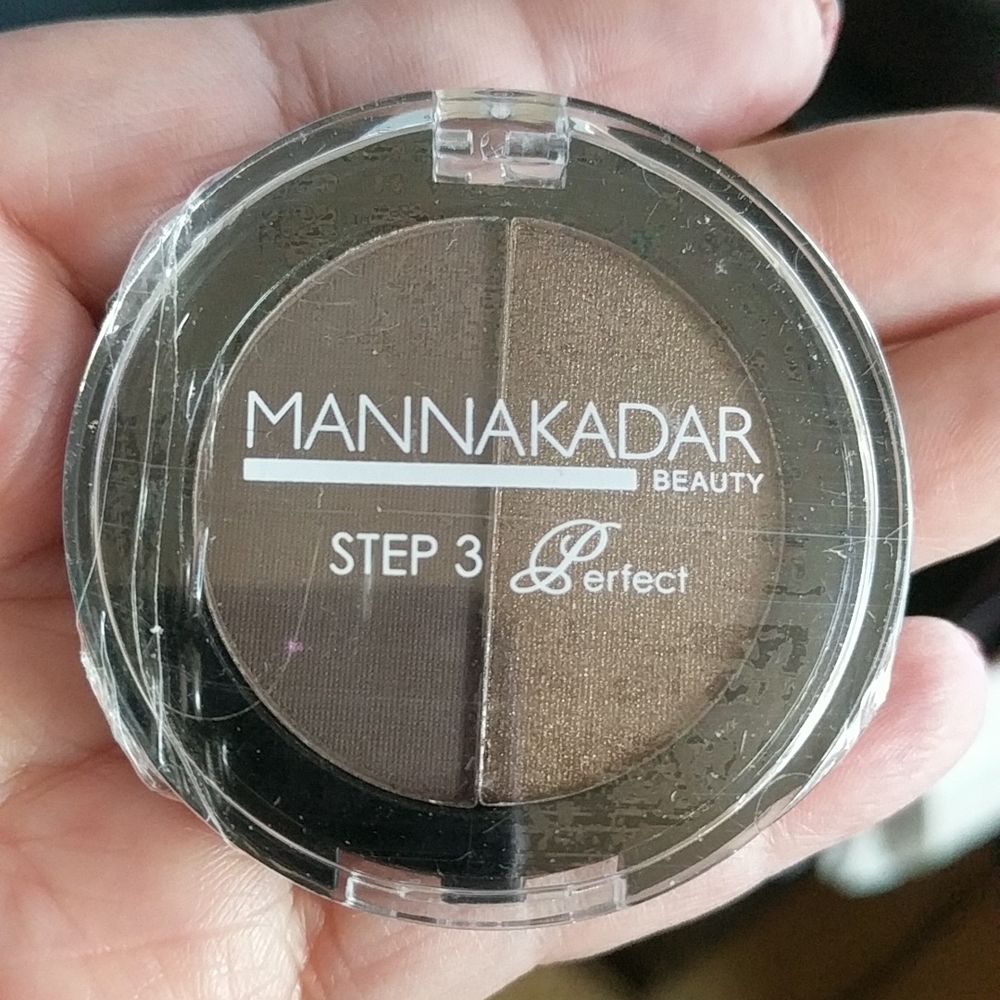 Manna Kadar Beauty Eyeshadow
